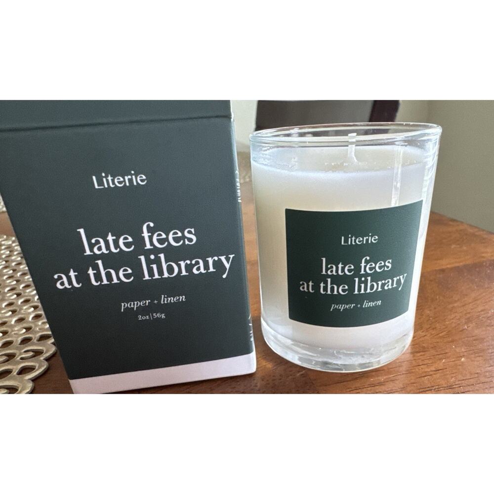 Literie NYC Candle: Late Fees at The Library - Paper & Linen Scent, Soy Wax